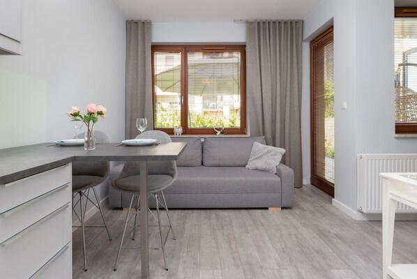 Studio, Terrace | Bed sheets - Studio Garnizon With Terrace by Renters (Gdansk)