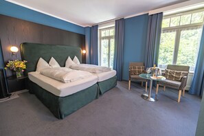 Hypo-allergenic bedding, desk, laptop workspace, free WiFi - Hotel Royal Luzern (Lucerne)