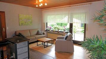 TV, fireplace, stereo