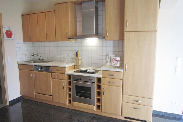 Microonde, forno, lavastoviglie, seggiolone