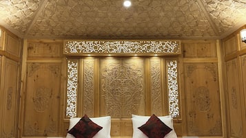 Nigeen Lakeview Suite | 1 bedroom, premium bedding, Tempur-Pedic beds, in-room safe
