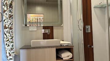 Sunset Room with Private Terrace | Bathroom | Free toiletries, slippers, soap, shampoo