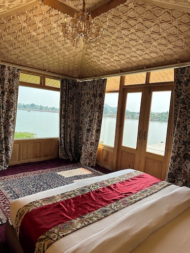 New York Houseboat