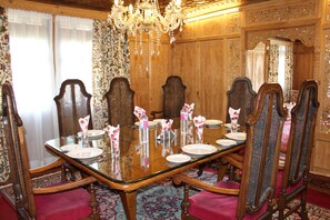 Daily cooked-to-order breakfast for a fee - New York Houseboat (Srinagar)