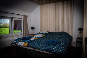 3 عدّة غرف نوم ومكتب وتجهيزات عازلة للصوت وواي فاي مجانًا