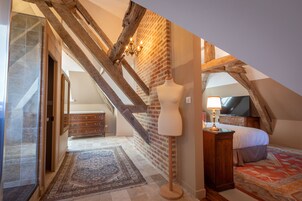 Quarto casal superior | Roupas de cama premium, frigobar, individualmente mobiliados