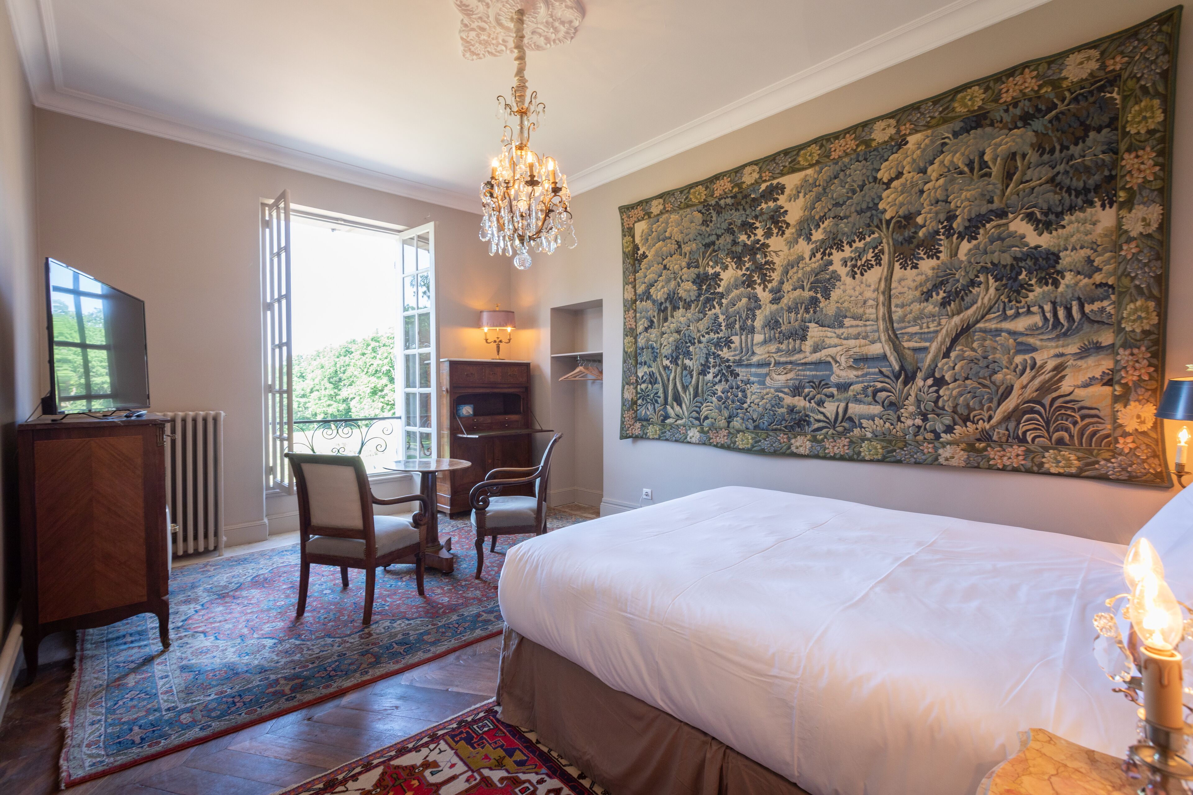 Literie de qualité supérieure, minibar, ameublement personnalisé, bureau