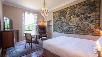 Literie de qualité supérieure, minibar, ameublement personnalisé, bureau