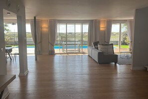 Basic Villa | Interior - Gorgeous Mansion by Caesarea's Greatest Beach-hosted by Sweetstay (Hof HaCarmel)