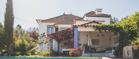 Sæsonbestemt udendørs pool