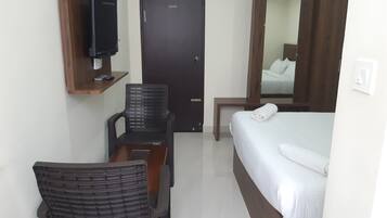 Deluxe Double Room | Egyptian cotton sheets, premium bedding, free WiFi