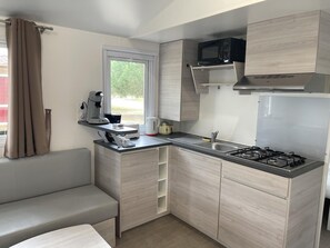 Fridge, microwave, coffee/tea maker, electric kettle