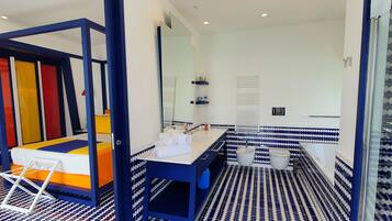 2 slaapkamers, een strijkplank/strijkijzer, reisbedje, gratis wifi