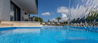 Villa Todo with heated pool and jacuzzi