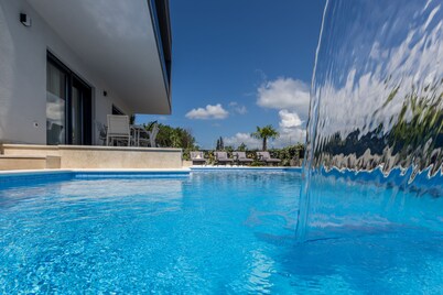 Villa Todo with heated pool and jacuzzi