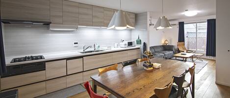 Deluxe Villa | Private kitchen | Fridge, microwave, rice cooker, cookware/dishes/utensils