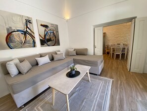 TV, fireplace - Sohora Villa (Episkopi Gonias)