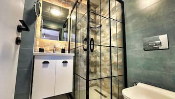 Chambre Double Junior, vue jardin | Salle de bain