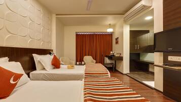 Deluxe Twin Room | 1 bedroom, minibar, desk, laptop workspace