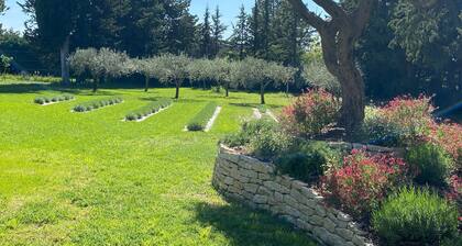 Country House in Provence with Garden Access