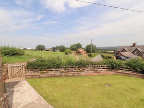 Cottage | Property grounds