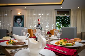 Couples’ dining - Source Of the Nile Hotel Namanve (Seeta)