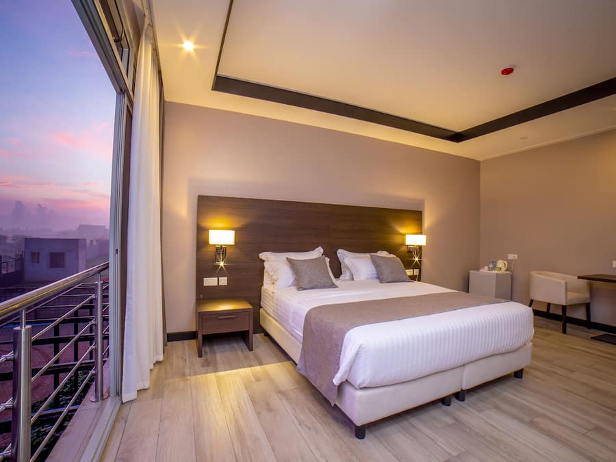 Deluxe-Zimmer | Zimmersafe, Schreibtisch, kostenloses WLAN, Bettwäsche