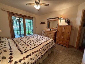 4 bedrooms, desk, iron/ironing board, travel cot