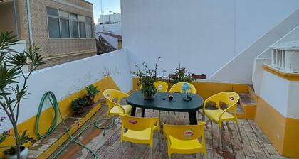 Casa Centenária no Centro da Fuseta. A 850 Metros da Praia e de Restaurantes