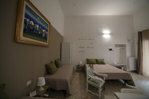 1 slaapkamer, een strijkplank/strijkijzer, wifi, beddengoed
