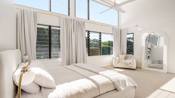 5 bedrooms, iron/ironing board, Internet, bed sheets