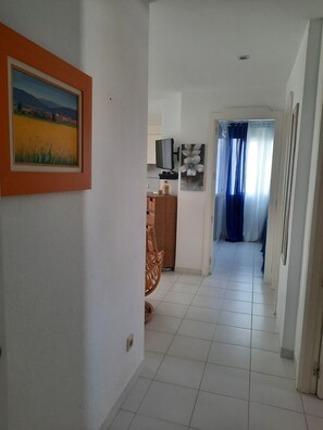 Interior - Families with children. 5 PAX. Beach at 100m (VC)