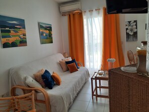 Living area - Families with children. 5 PAX. Beach at 100m (VC)