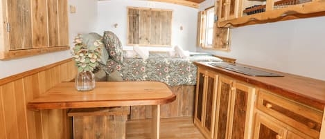 3 bedrooms, individually decorated, individually furnished, free WiFi