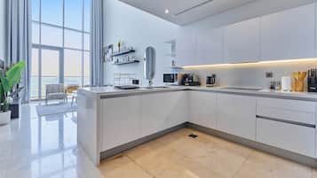 Deluxe-Apartment | Eigene Küche | Kühlschrank, Mikrowelle, Ofen, Herdplatte
