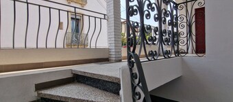 Jolie Appartement Avec son Grand Terrasse ,cuisine Équipée