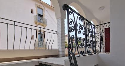 Jolie Appartement Avec son Grand Terrasse ,cuisine Équipée