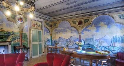 Farmhouse Bliss with Pool, Wine and tails