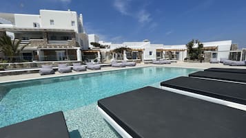Seasonal outdoor pool, sun loungers