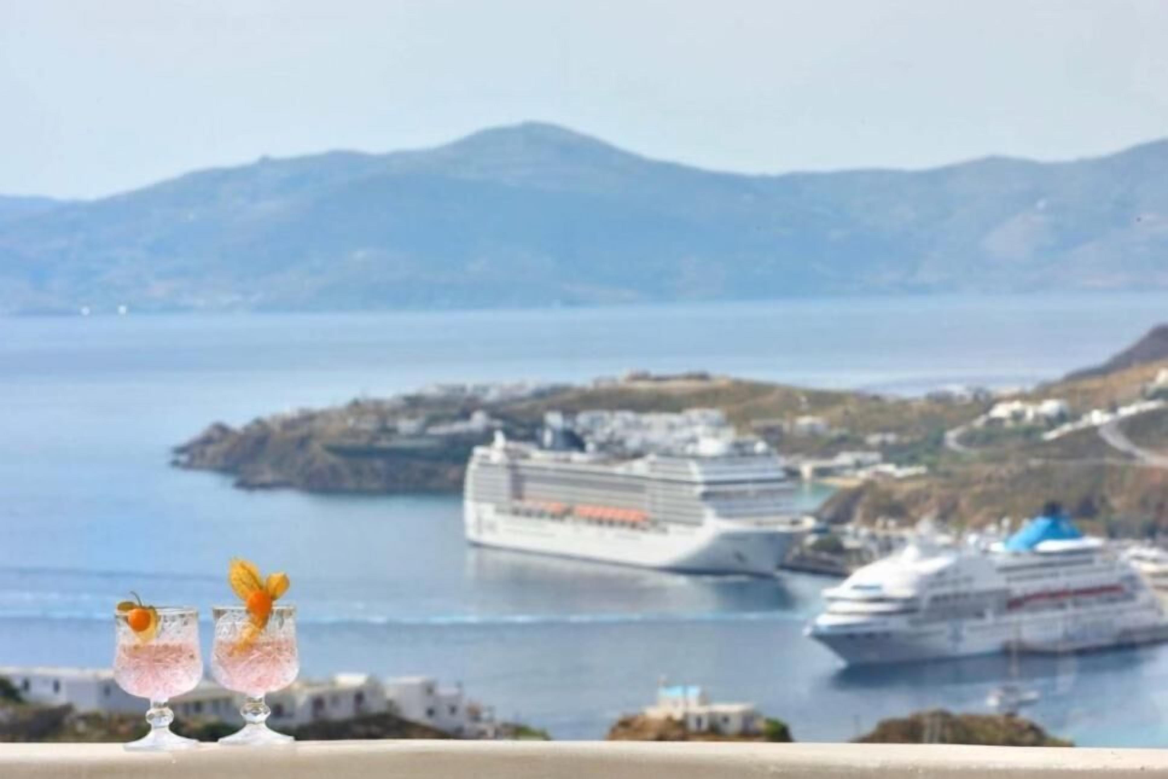 Photo - Crystal Suites