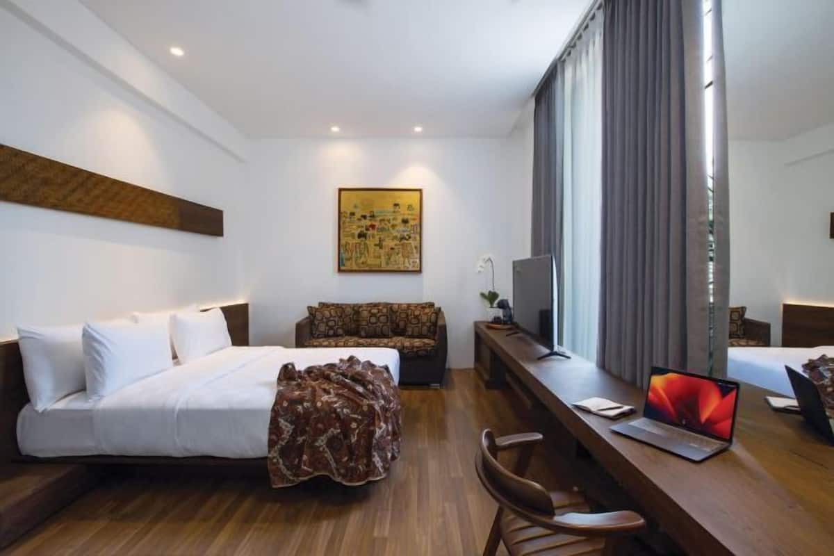 WiFi (free), bed sheets