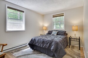3 bedrooms, iron/ironing board, free WiFi, bed sheets