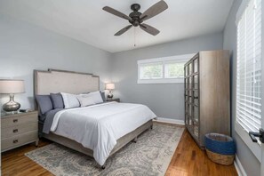 3 bedrooms, iron/ironing board, WiFi, bed sheets