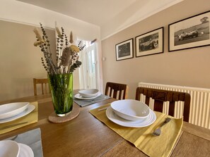 Dining - A Victorian Gem
Isle of Wight (Cowes)