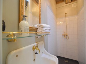 Bathtub