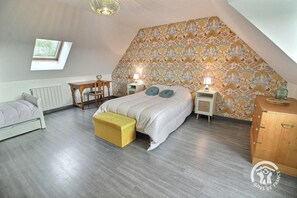 3 Schlafzimmer, Schreibtisch, Bügeleisen/Bügelbrett, Reisekinderbett