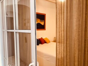 2 makuuhuonetta, silitysrauta/-lauta, vauvan matkasänky, Wi-Fi