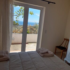 2 bedrooms, blackout curtains, free WiFi