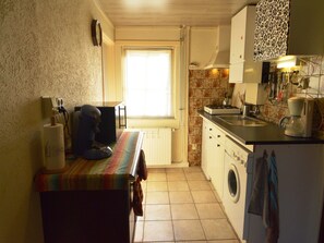 Frigorífic, microones, rentaplats i cafetera i tetera