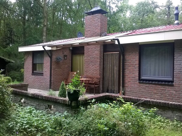 Outdoor dining - Holiday Home in Zorgvlied near Drents (Zorgvlied)